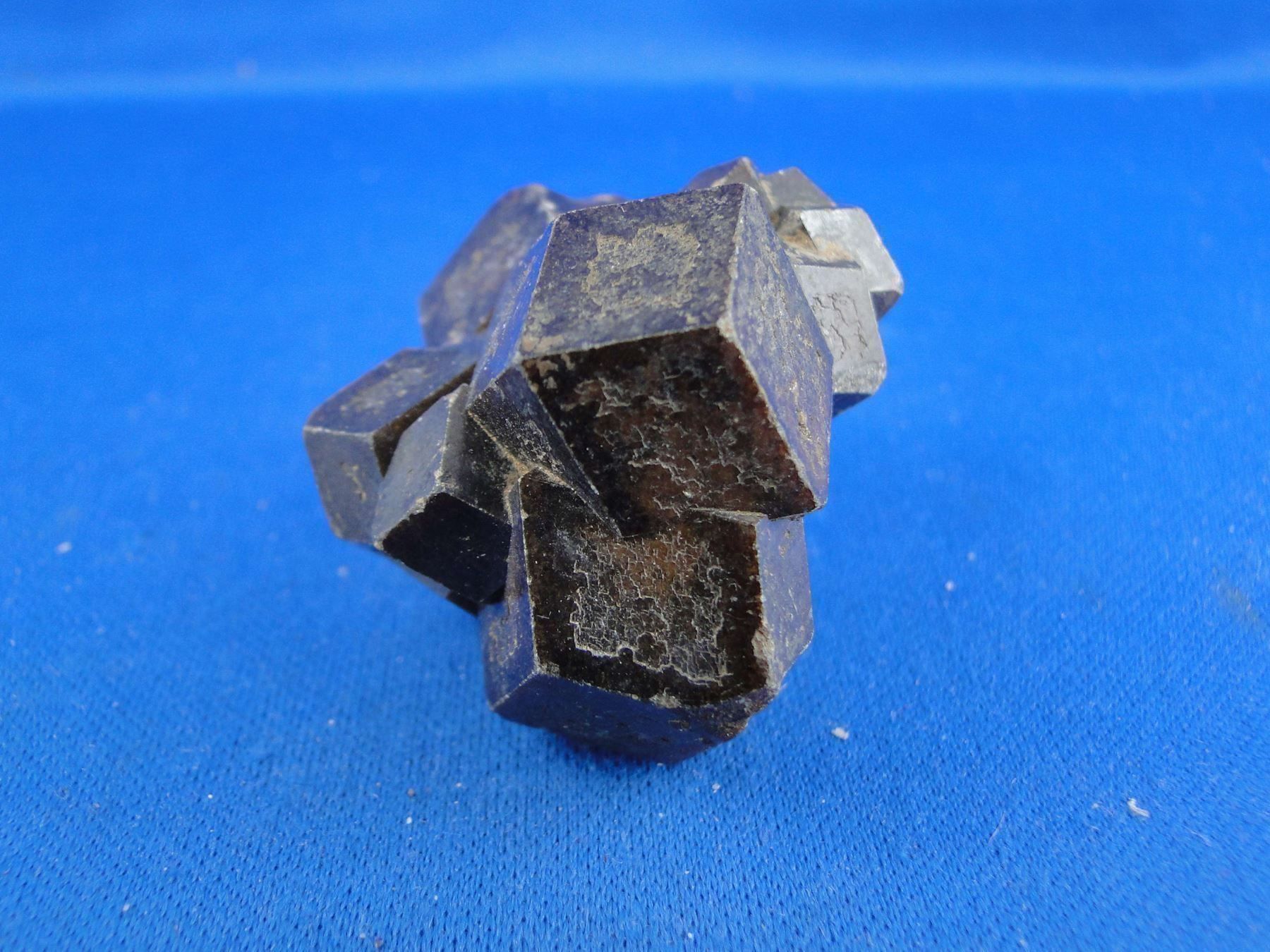 Minerali & Pietre curative: Granat var Melanit – Usato da Schinznach Bad venduto da Demerald 2