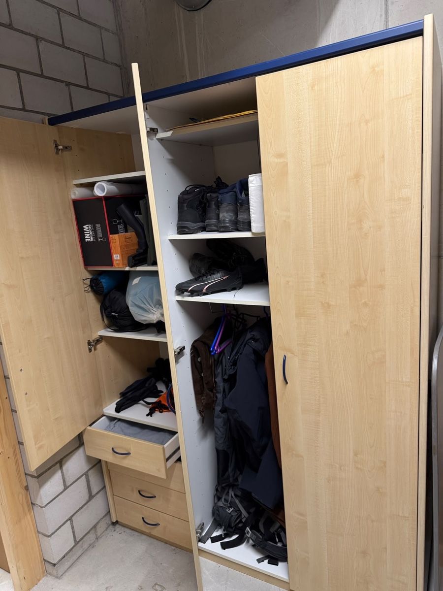 Armoires: Schrank / Kleiderschrank – D'occasion à Winterthur par lue_sqt9 1