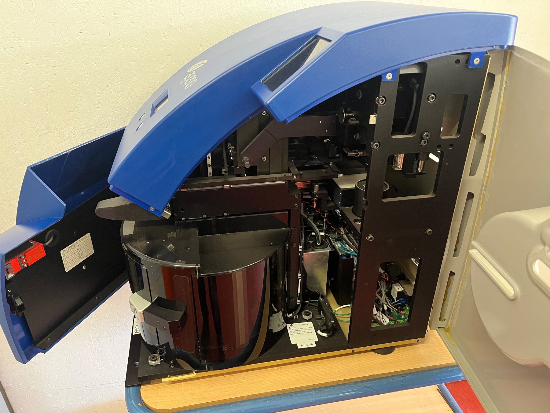 Accessori da laboratorio: Leica Aperio ScanScopeAT Digital Pathology Slide Scanner – Usato da Niederdorf venduto da LeptonAG_Labor 2