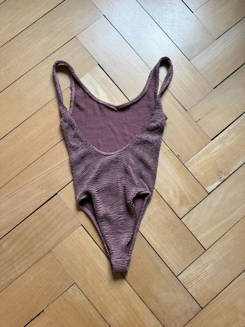 Oysho Costumi da bagno & Bikini: OYSHO - Monokini Badeanzug braun M – Usato da Zürich venduto da Diazaio 2