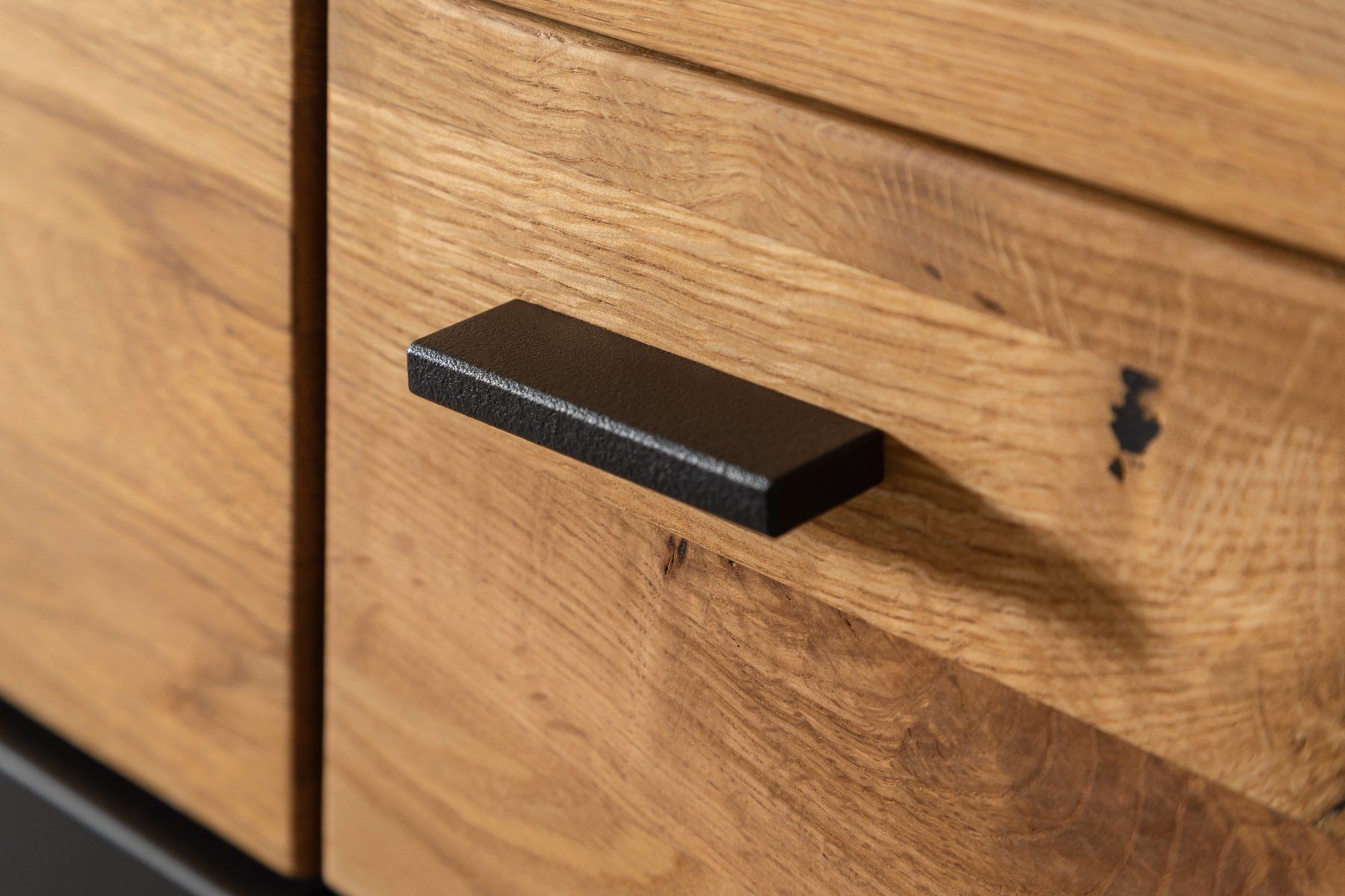 Cassettiere: Sideboard CESENA Wildeiche massiv schwarzgrau 180 cm – Nuovo e nell'imballaggio originale da Unterentfelden venduto da moebelrufli 5
