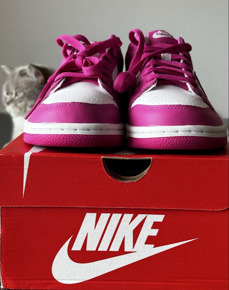 Scarpe da uomo: Dunk Low Fuchia – Nuovo e nell'imballaggio originale da Biel/Bienne venduto da Akwawini
