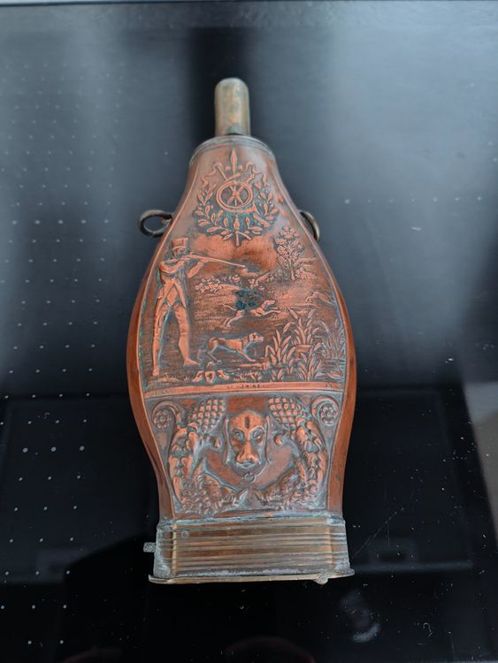 Coupe brutaliste en grès émaillé orange et rouge