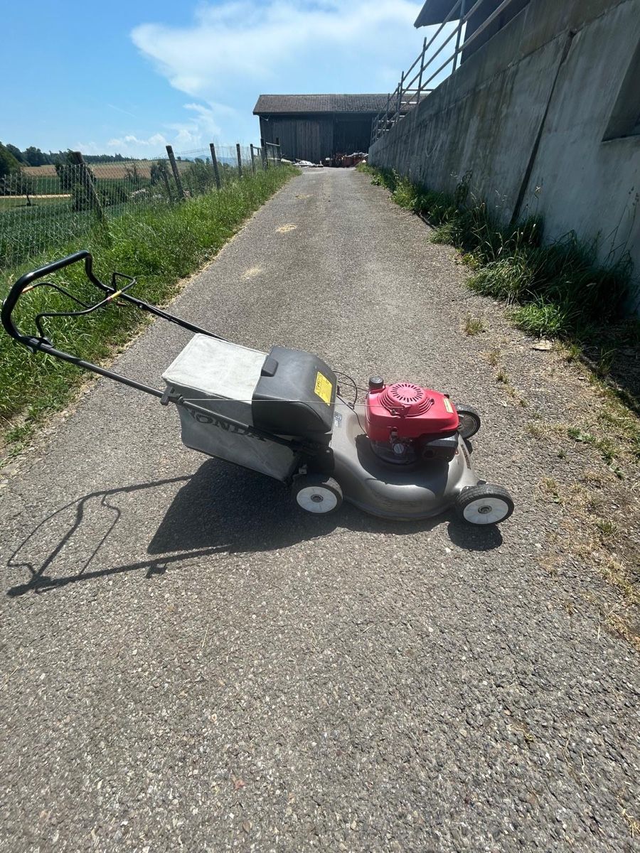 Tagliaerba: 2 Stk. Rasenmäher (Honda & MTD) – Usato da Knonau venduto da Audi_1999 1