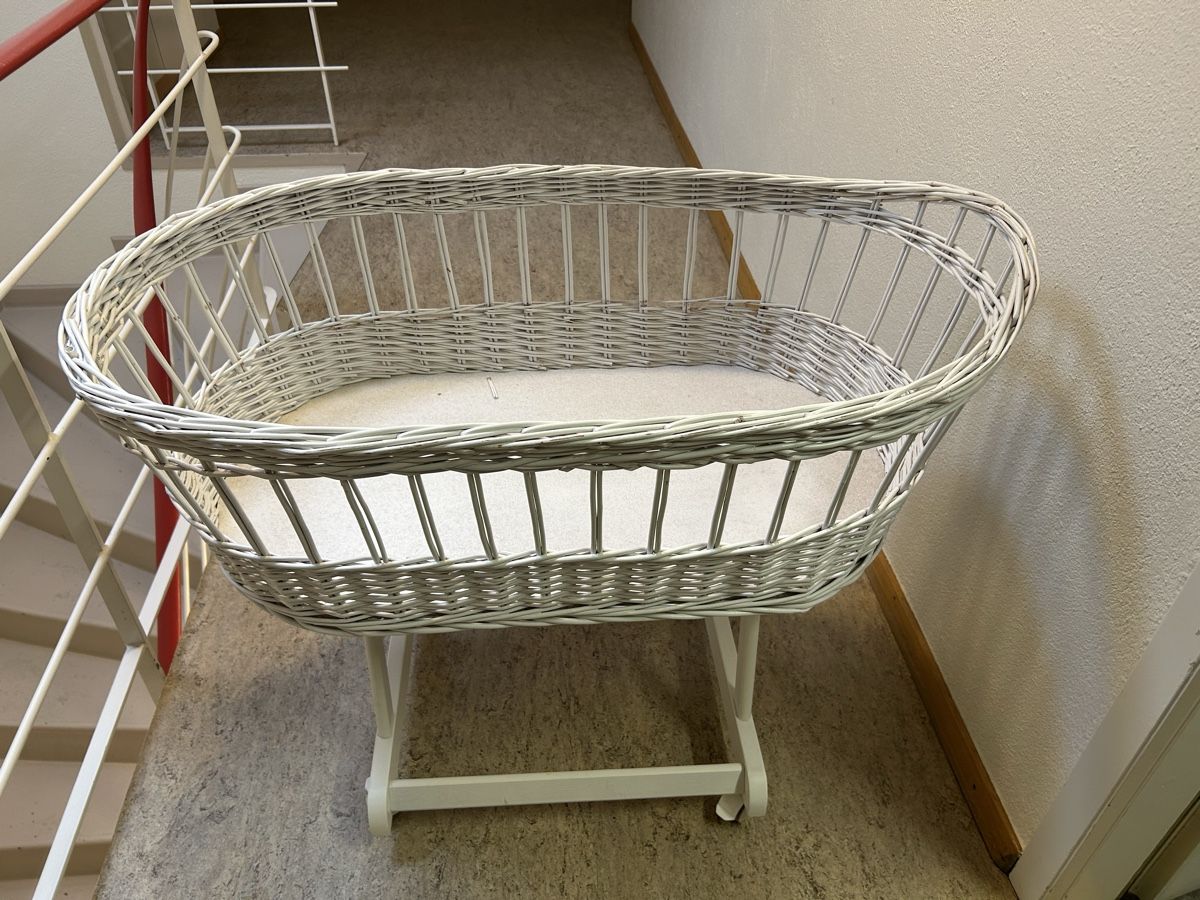 Letti: Weisses Weiden Babybettchen – Usato da Basel venduto da sar_9z67