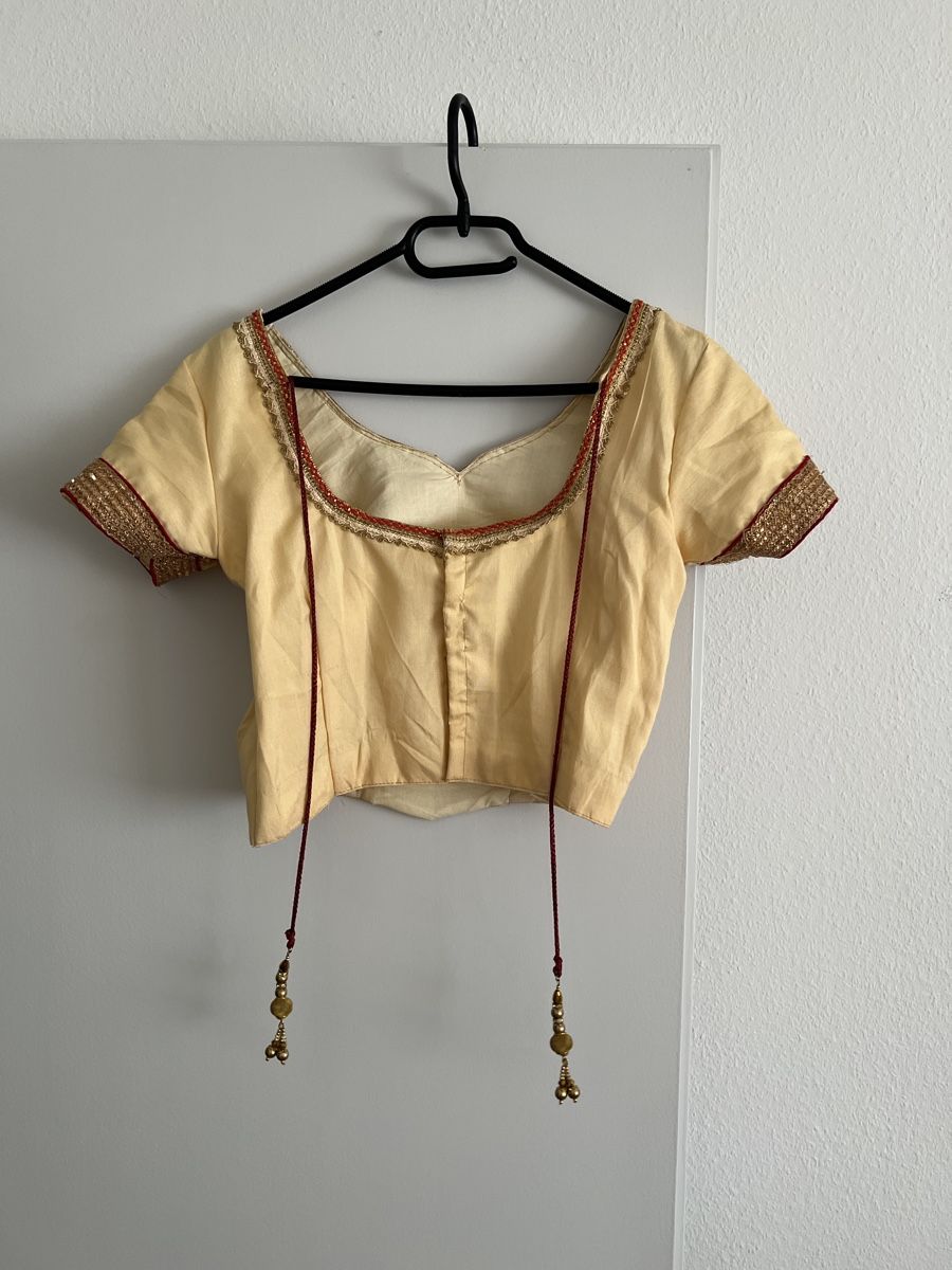Kleider: Komplettes Sari in gold/rot - M – Neu (gemäss Beschreibung) aus Rothrist von FL_17 3