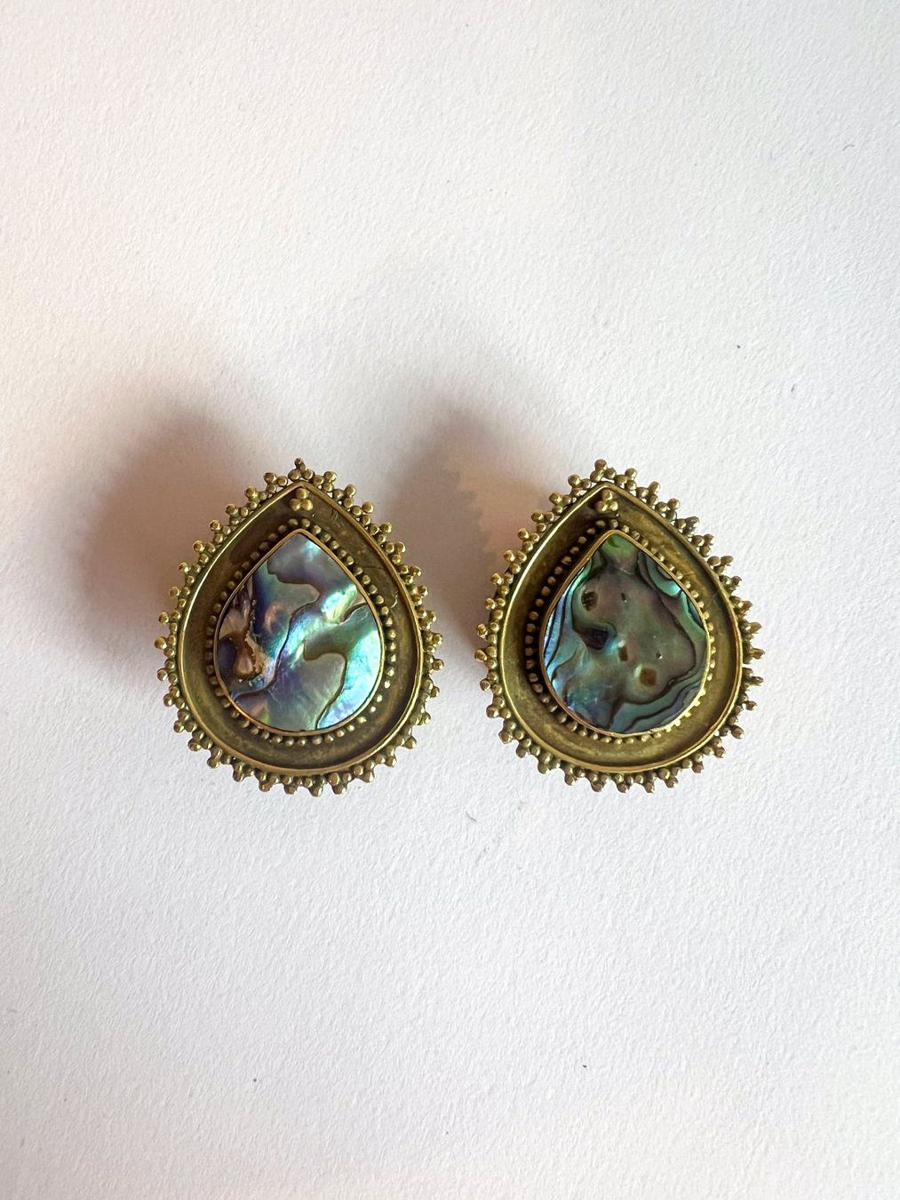 Gioielli per piercing: Schöne Messing Ohr Plugs mit Perlmutt, 20mm – Usato da Winterthur venduto da Ael_ 2
