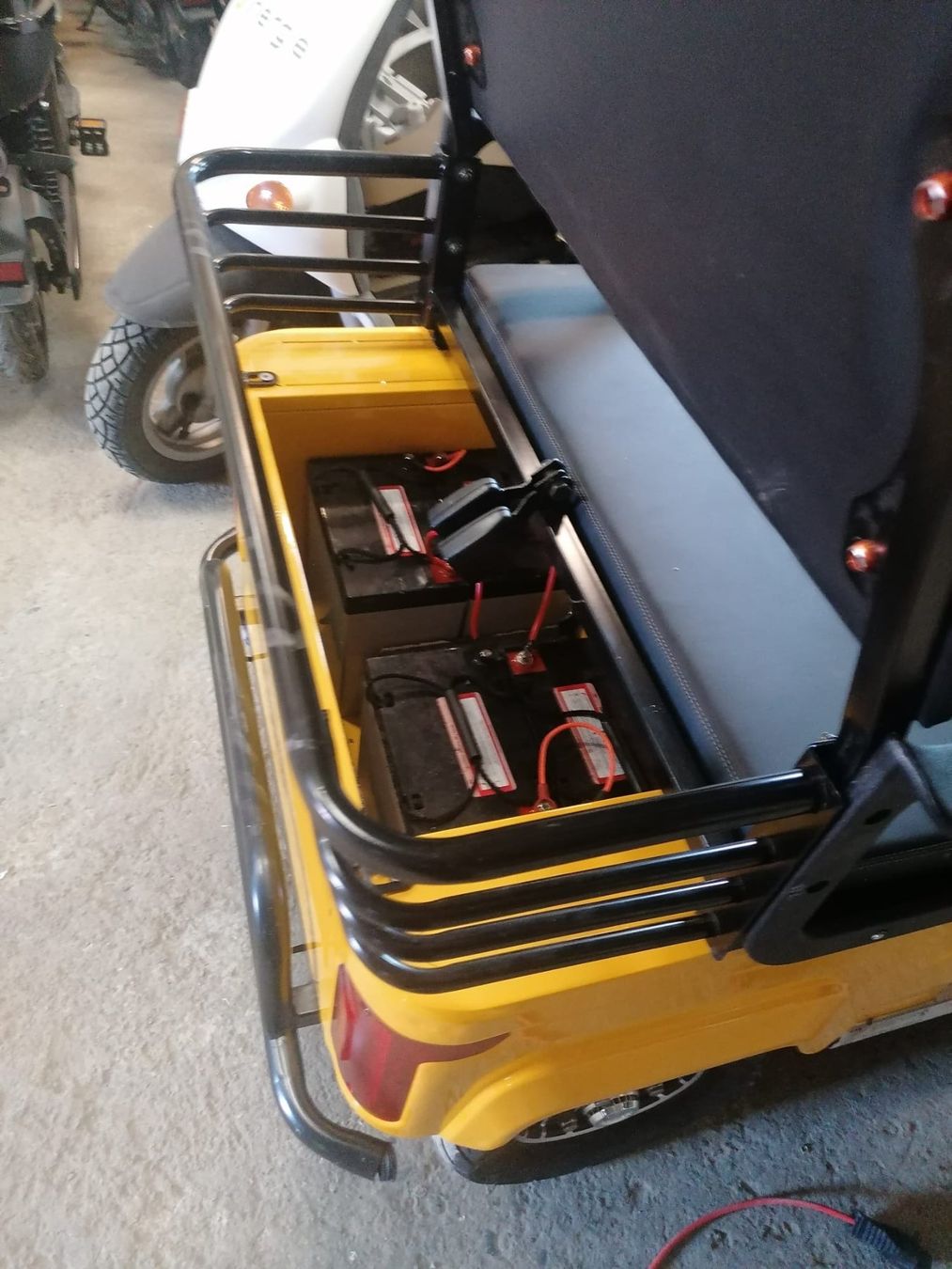 Elektromobile: Elektro-Caddy gelb 2-Sitzer mit Dach und Korb – Gebraucht aus Bünzen von Turbolino5 5