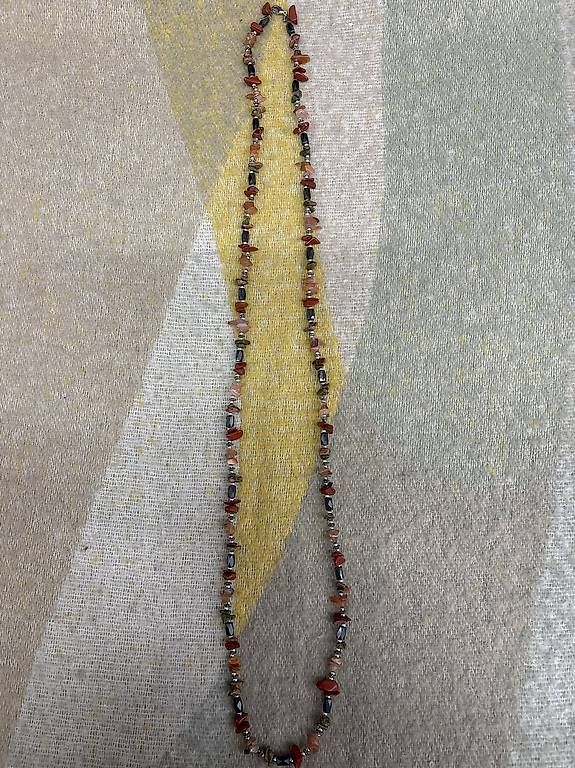 Catenine: Multicoloured gemstone chip necklace with magnets  – Usato da Birsfelden venduto da Vic_toria