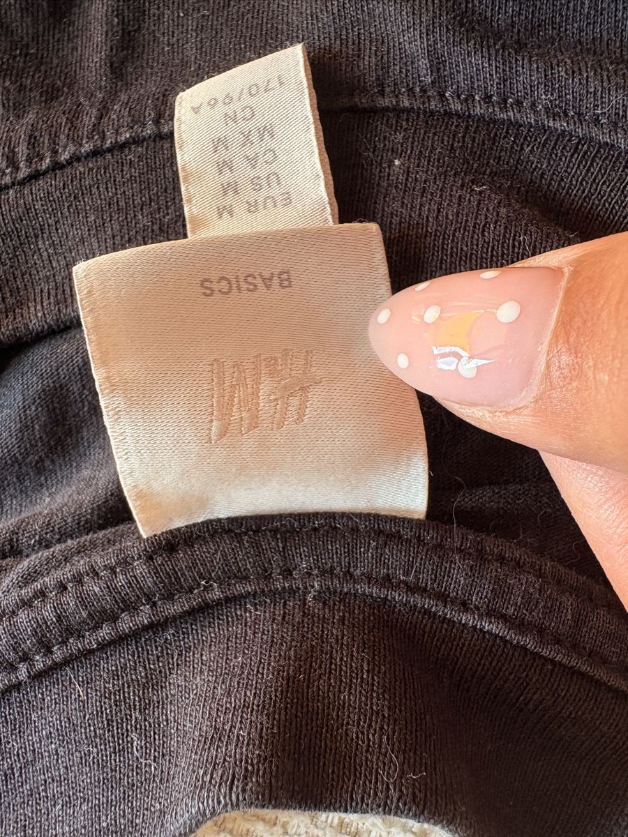 H&M T-Shirts: H&M Unisex Top schwarz Grösse M neuwertig – Gebraucht aus Kriens von dajaxoxo 2