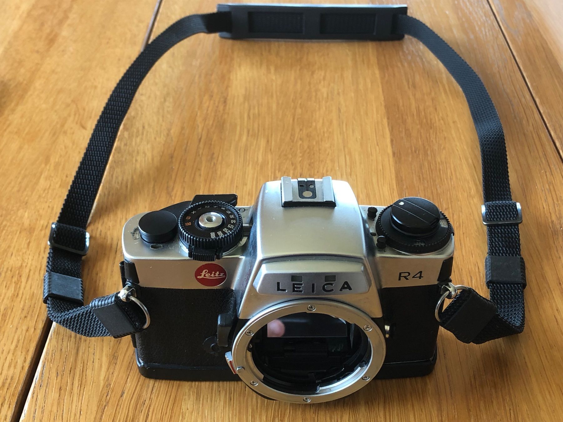 Leica Fotocamera: Leica R4 Kamera analog – Usato da Thierachern venduto da Dotilaso