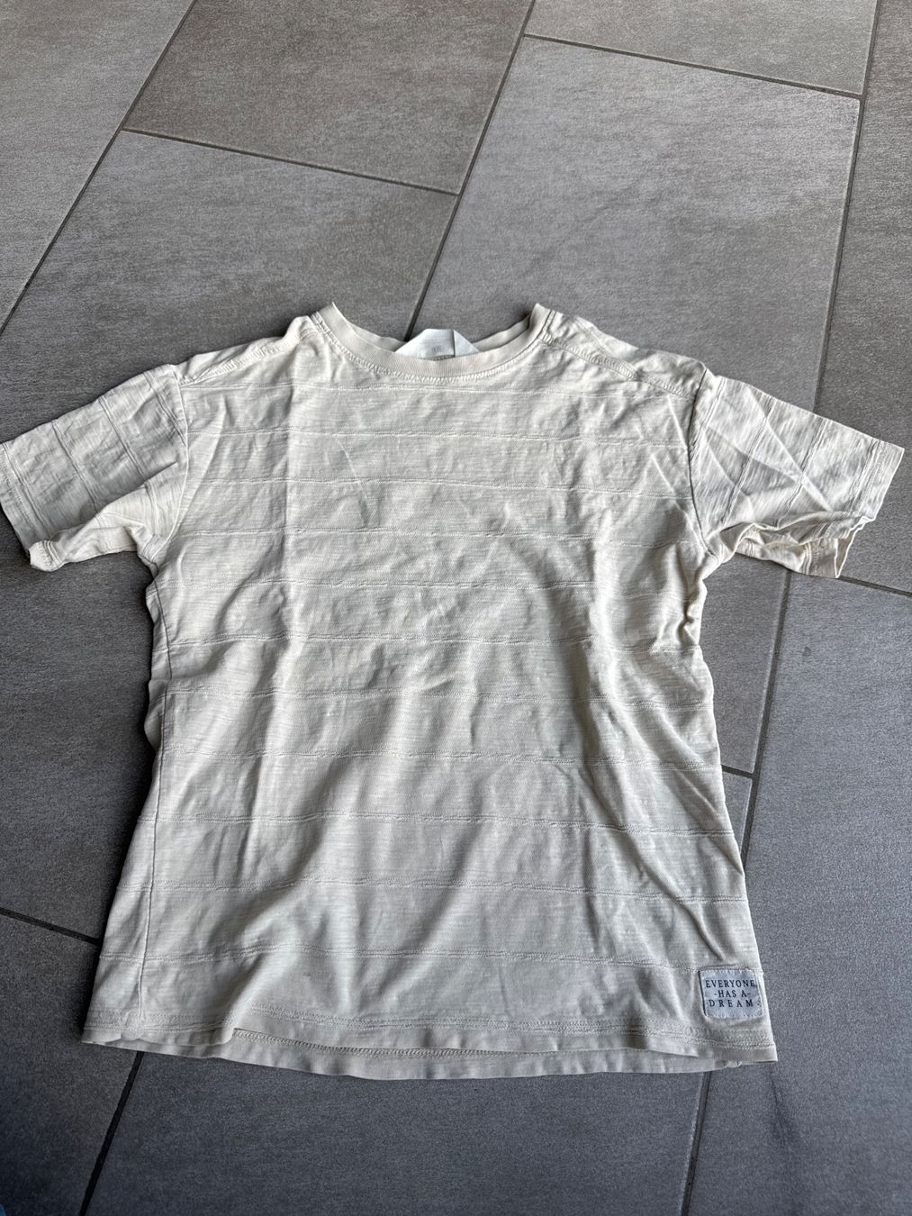 Lotti & Set di vestiti: T-Shirt 122/128 – Usato da Glattfelden venduto da Gloeckchen