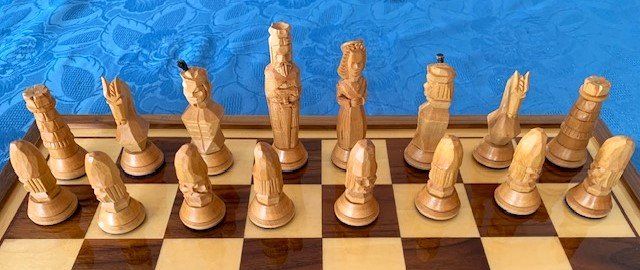 Giochi: Schach, handgeschnitzt aus Lindenholz – Usato da Kaiserstuhl AG venduto da Lob 2