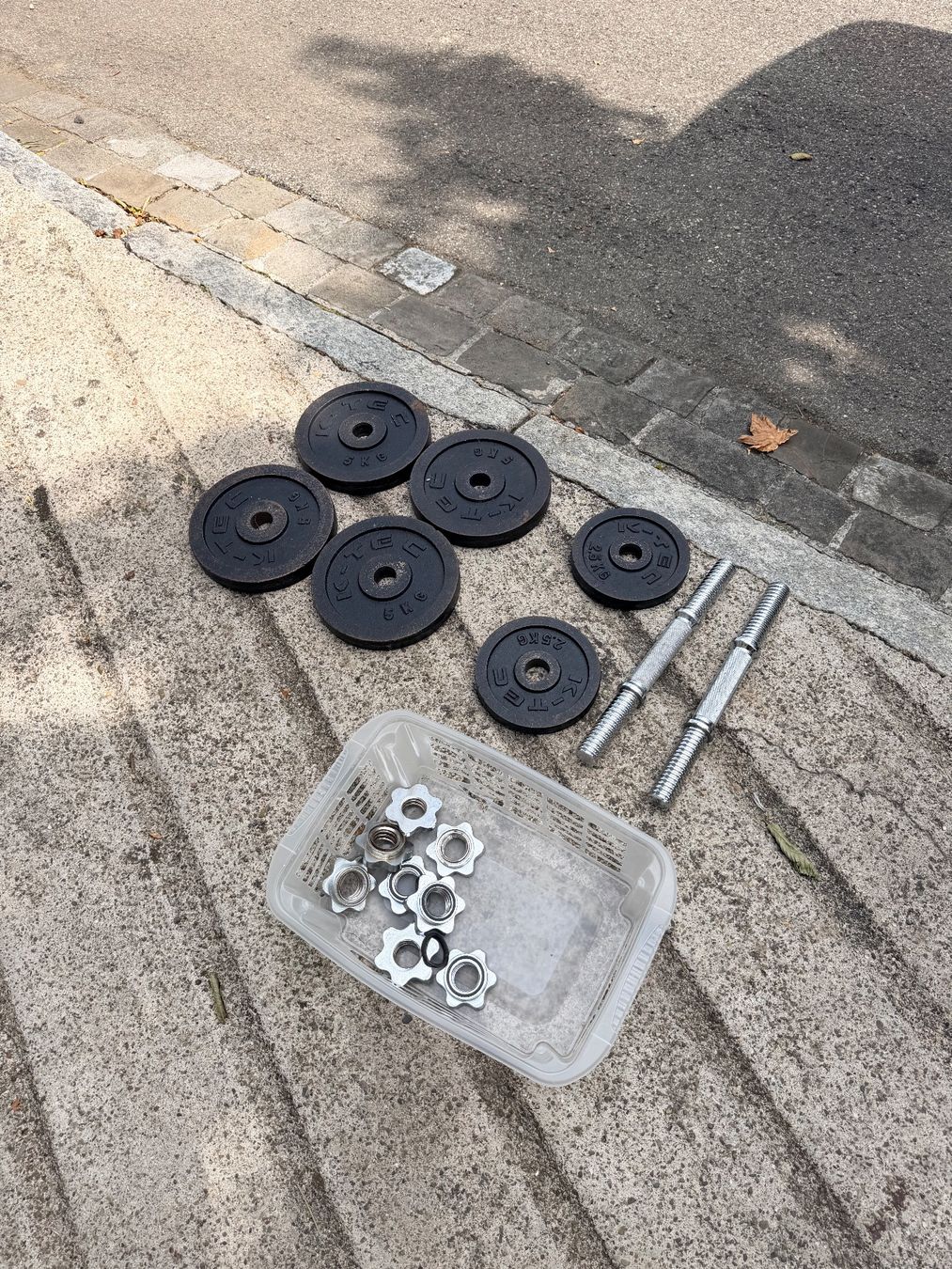 Hometrainer: Hantelbank Hantelablage Gewichte etc. – Gebraucht aus Riehen von fab_tds9 9