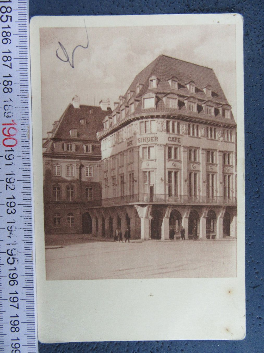 Cartoline postali: BAASEL MARKTPLATZ SINGER CAFE HAUS AK-BS – Usato da Ettingen venduto da Hausi4711