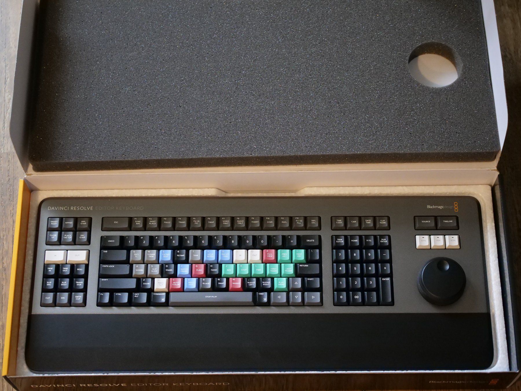 Blackmagic Tastaturen: DaVinci Resolve Editor Keyboard (mit Resolve Studio Lizenz) – Neu (gemäss Beschreibung) aus Wegenstetten von Geralt_von_R 2