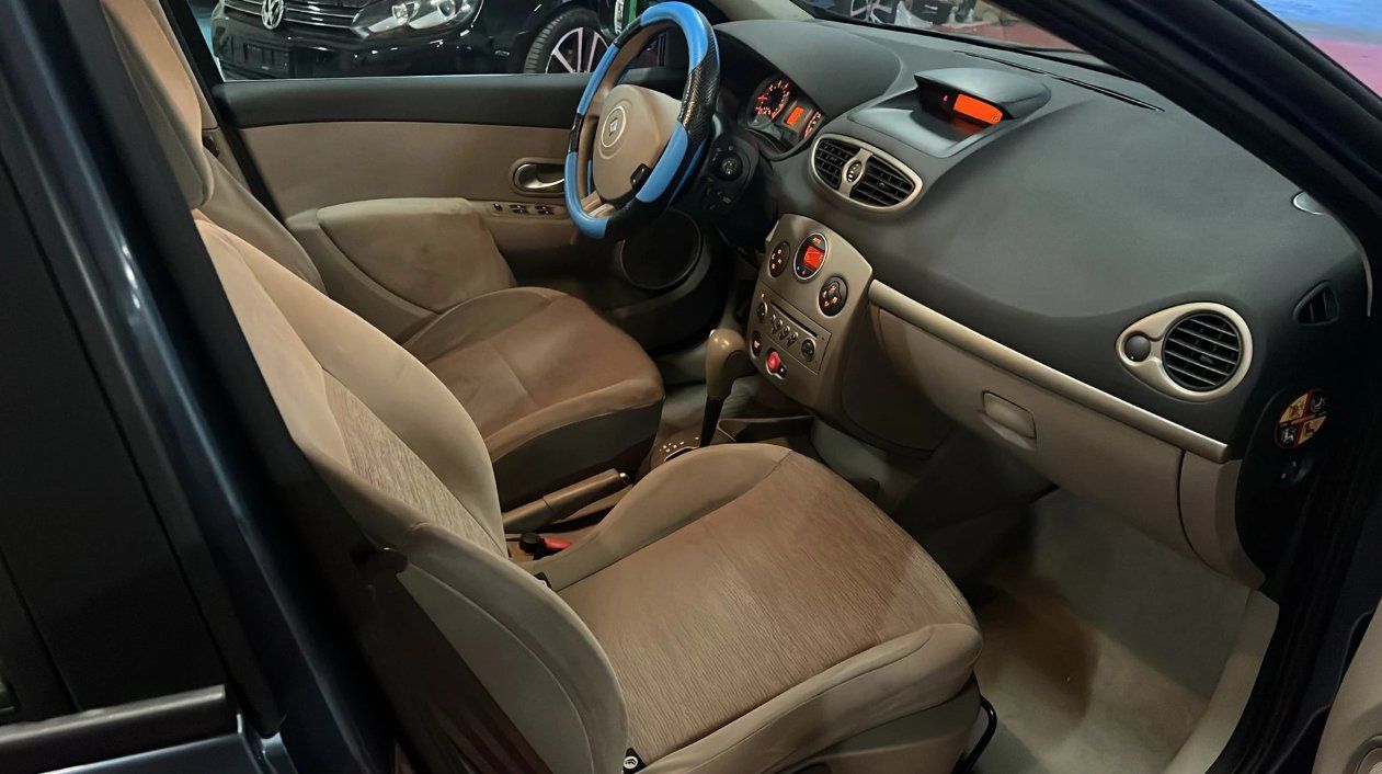 Automobili: Renault Clio 1.6 16 V 2006 – Usato da Kleindöttingen venduto da mio-parts 4