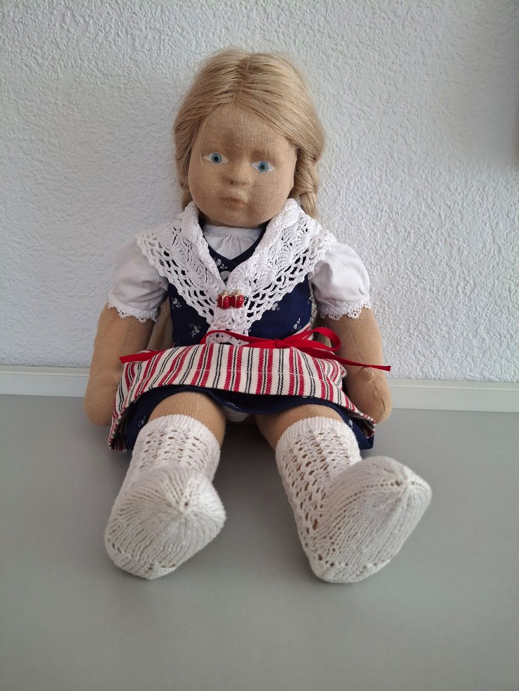 Puppen: Trachtenpuppe ca. 45 cm Stoff handgemacht – Gebraucht aus Wittnau von Onyx73