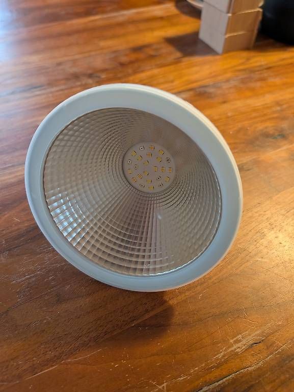Lampade: Venso Grow Light E27 15W  LED Pflanzenlampe – Usato da Bern venduto da Tom_Viktor 1