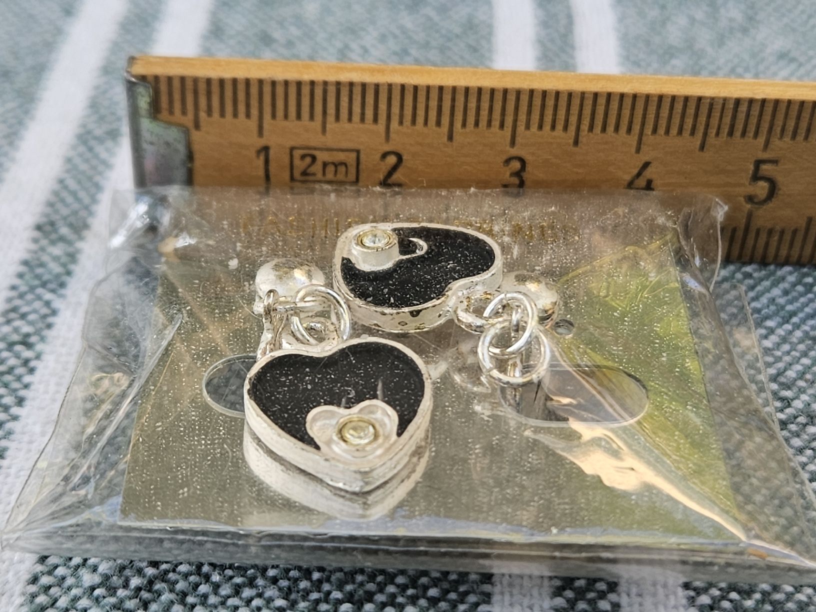 Ohrringe & -stecker: Ohrringe Herzform mit Stein neuwertig verpackt – Neu und originalverpackt aus Wettingen von Sk8ertomda 1