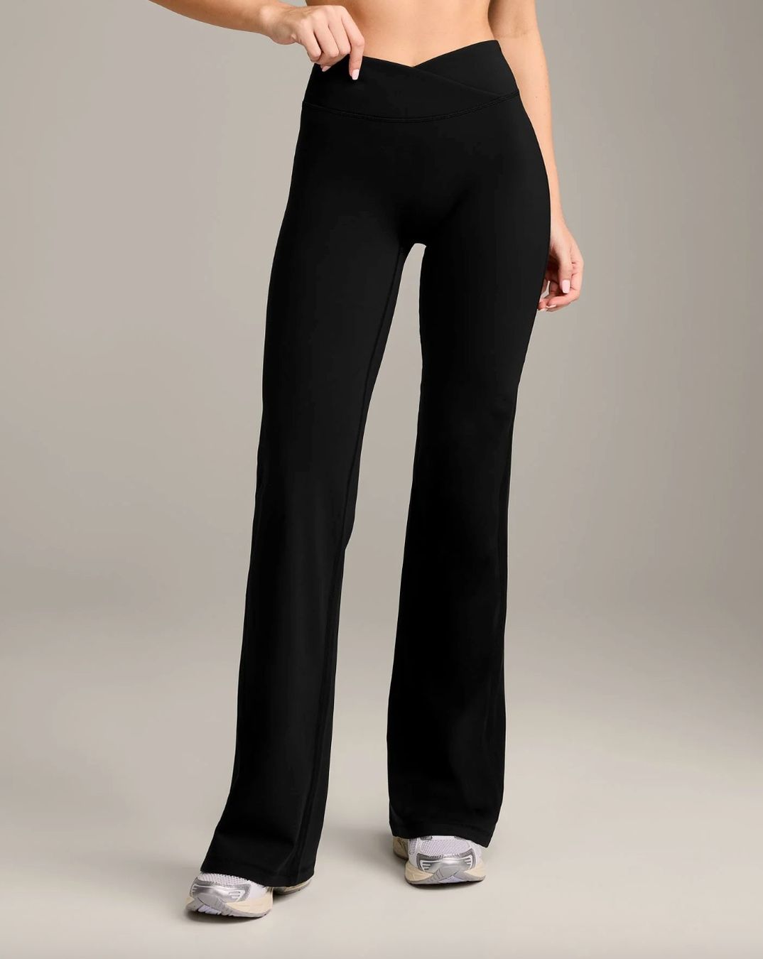 Leggings: Oner Active Unifiedmove™ Wrap Flared Bottoms - Black – Usato da Zürich venduto da SNovo