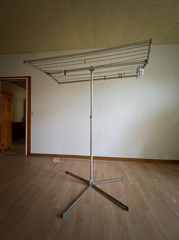 Stenditoi: Stabiler Wäscheständer mit schwerem Fuss – Usato da Münchwilen AG venduto da me2work