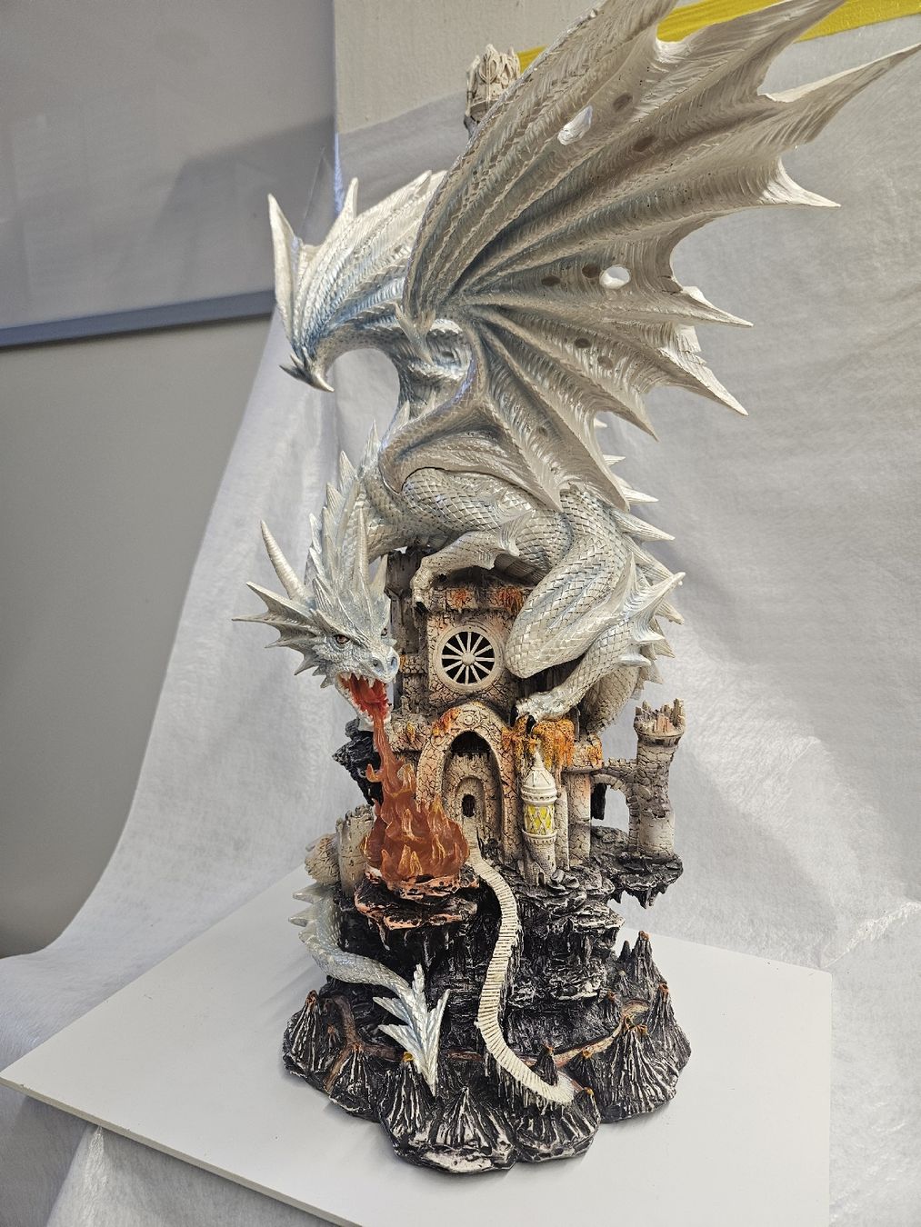 Statuette: Drache Attackiert Burg – Nuovo (secondo la descrizione) da Dielsdorf venduto da Kenan997 1