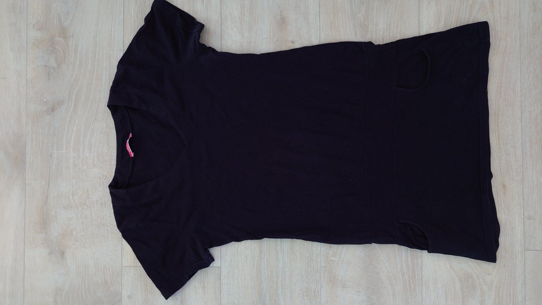 T-shirt: Schwarzes Longshirt mit Taschen – Usato da Rheinau venduto da Nachtflug8 1