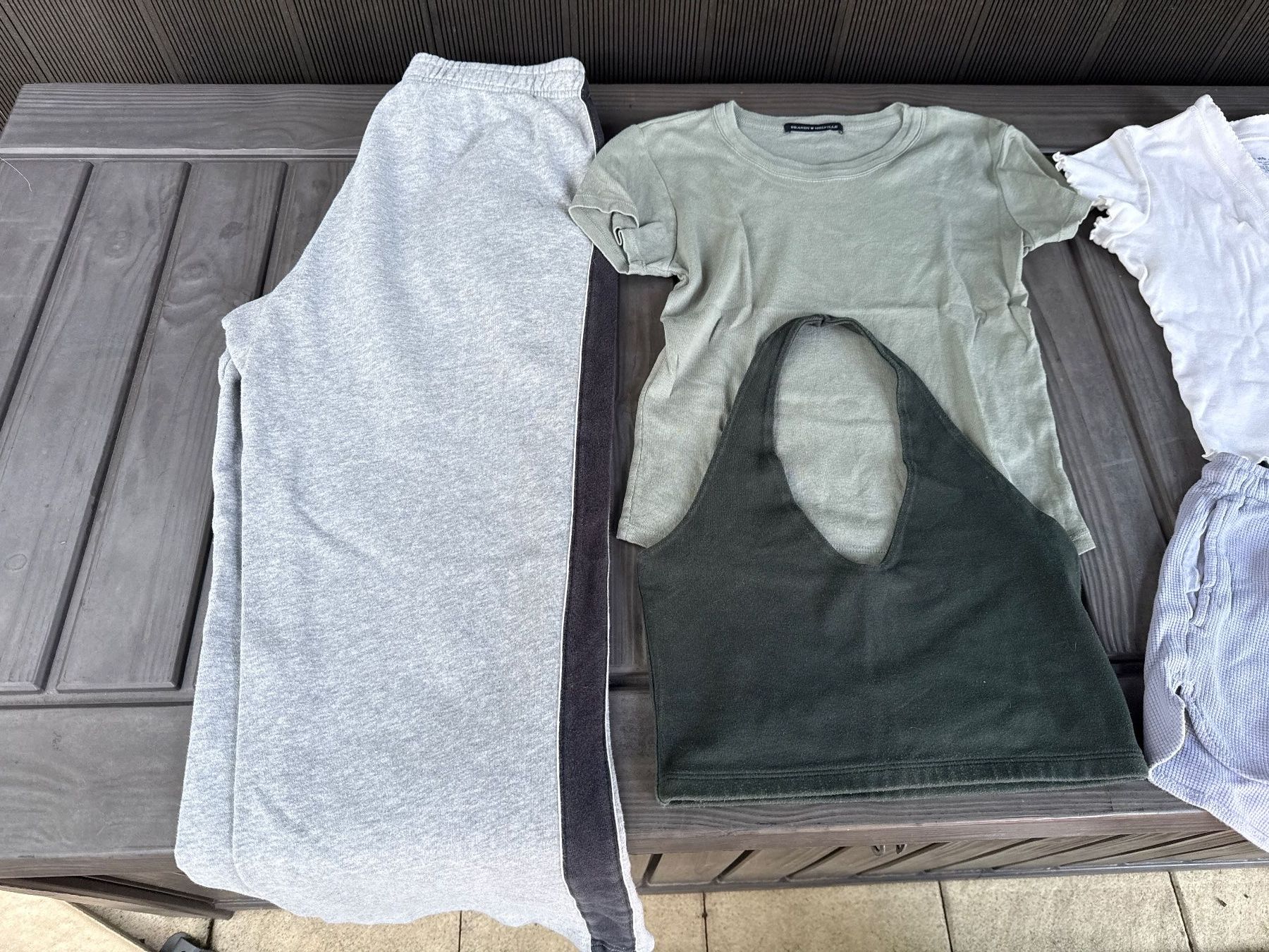 Kleiderpakete: Paket 4 - 5 Teile von Brandy Melville – Gebraucht aus Basel von jetzt-wird-gemistet 1