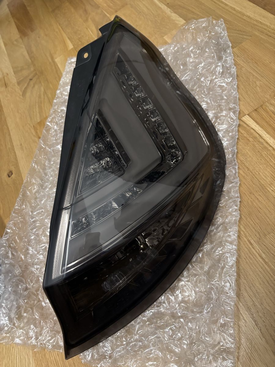 Ford Phares: Heckleuchte Ford Fiesta Mk7 – D'occasion à Schmitten FR par fm3_659f 1
