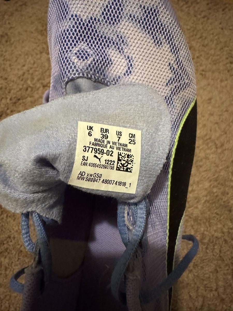Puma Scarpe da donna: Puma Leichtathletik-Schuh Gr. 39 – Usato da Baar venduto da Kalamadro83 1