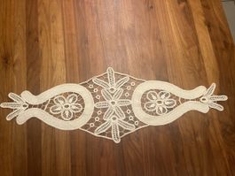 Handgemachte Tischdecke, Beige