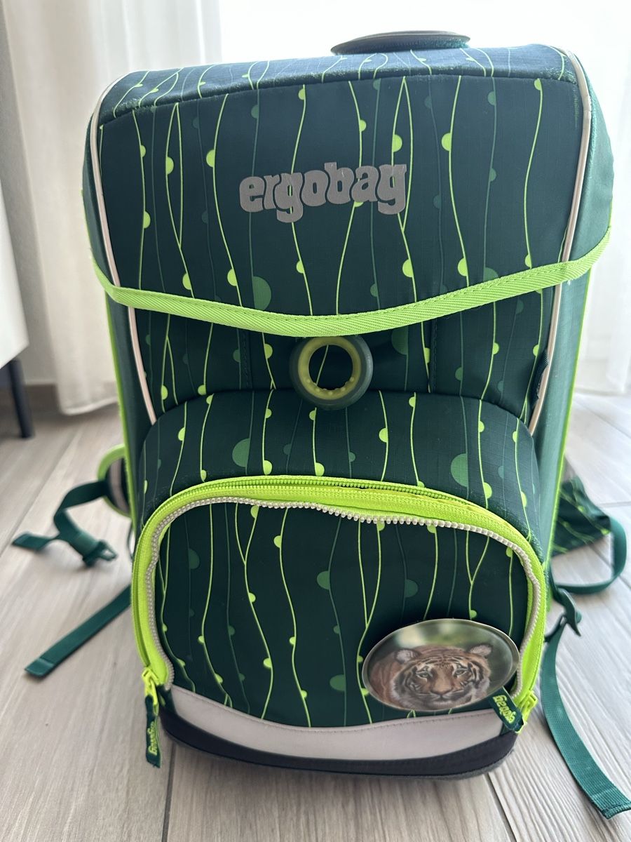 Ergobag Sacs & sacs à dos: Ergobag backpack green jungle print with gym bag – D'occasion à Horgen par atkaja 3