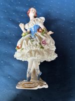 Porzellanfigur “Tänzerin mit Spitzenkleid”