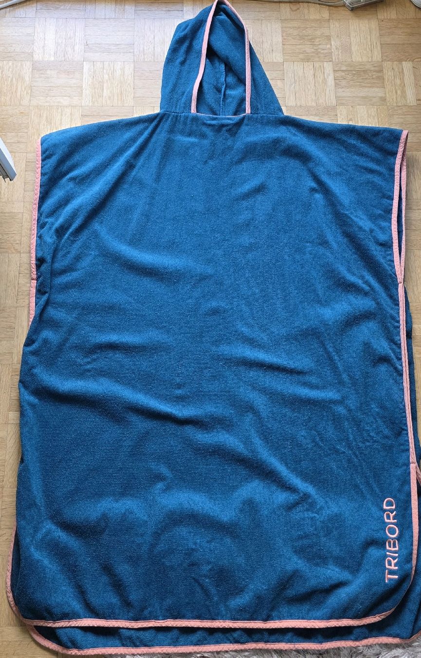 Decathlon Peignoirs: Cabine de plage / linge de plage – D'occasion à Yverdon-les-Bains par van_dq65 1