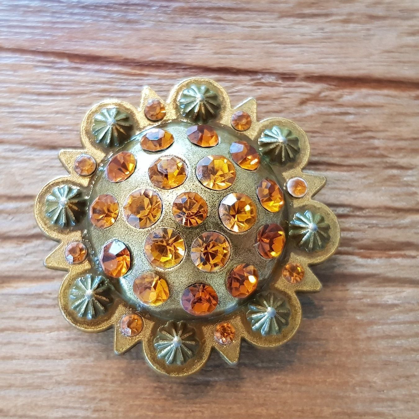 Spille & Fermagli: Western Concho (35x35mm) – Nuovo e nell'imballaggio originale da Menziken venduto da Zyropa