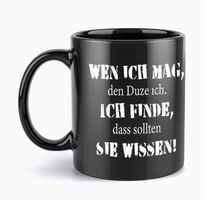 Schwarze Tasse mit Spruch: "Wen ich mag, duze ich!"