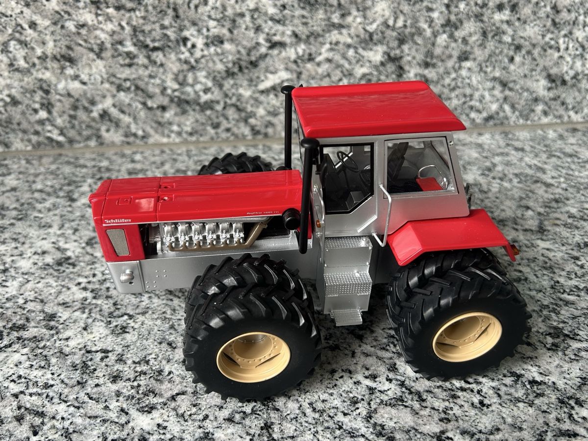 Schuco Kit di modellismo & Modellini statici: Schlüter, 1:32, Schuco – Usato da Horw venduto da Tigercat635