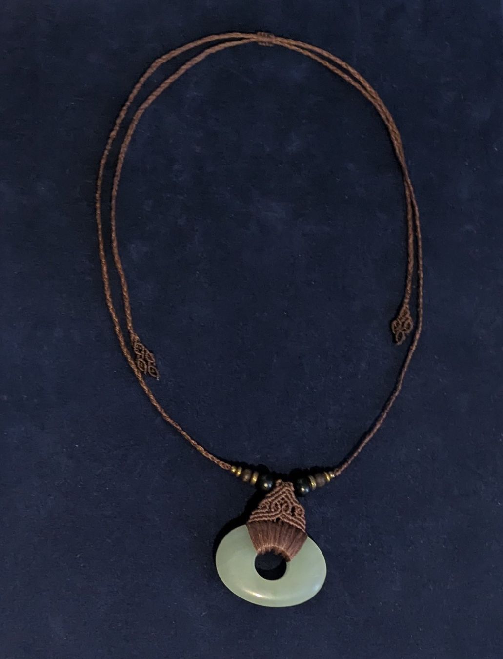 Colliers: Handgefertigte Makramee Kette mit Serpentin Donut – Neuf (Voir description) à Pfäffikon ZH par Emporos_42 2
