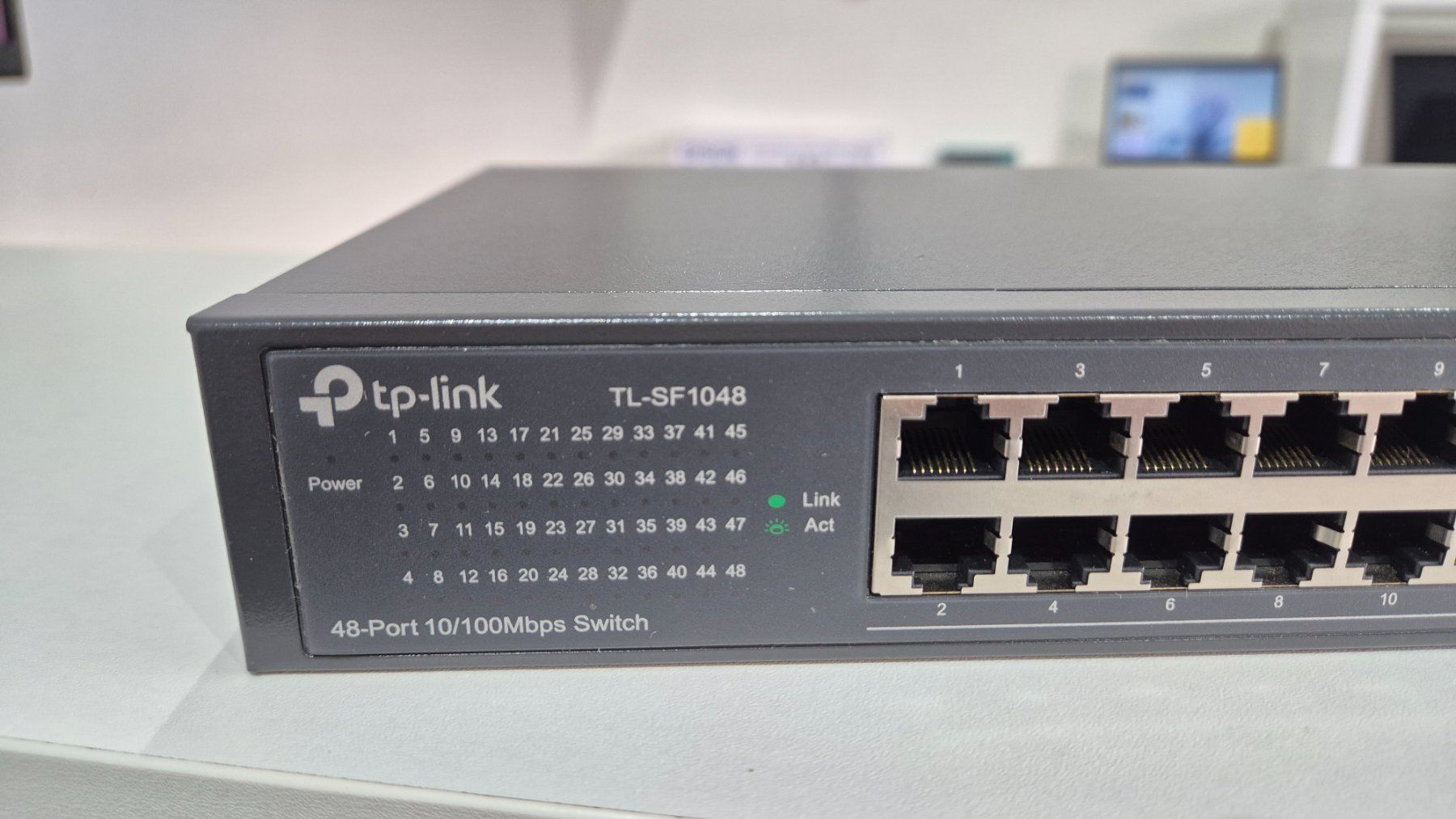 TP-Link Modem & Router: Switch réseau TP Link TL-SF1048 – Usato da Chatel-St-Denis venduto da Teck7 1