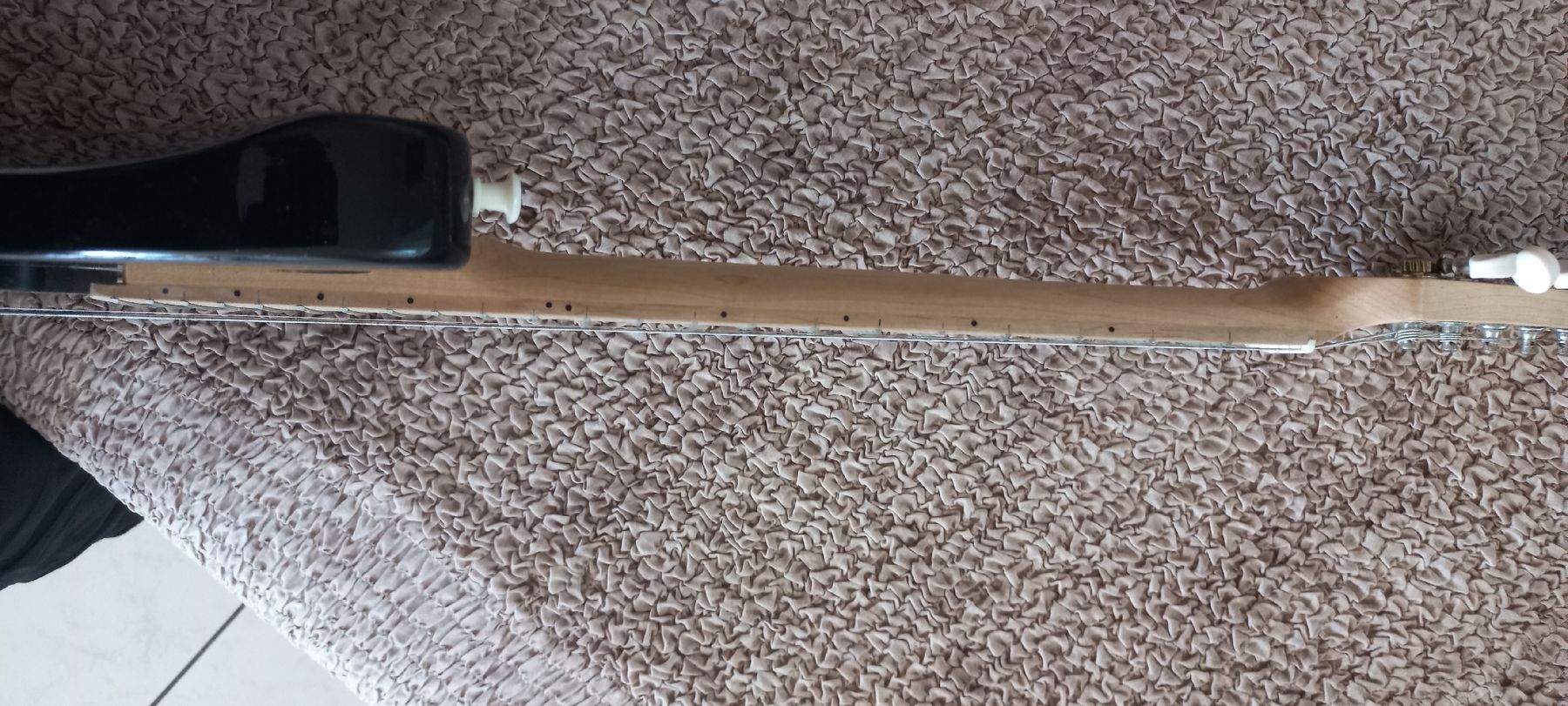 Strumenti musicali: Reise oder Kindergitarre mit eingebautem Verstärker. – Usato da Schaffhausen venduto da raj_f5dm 4