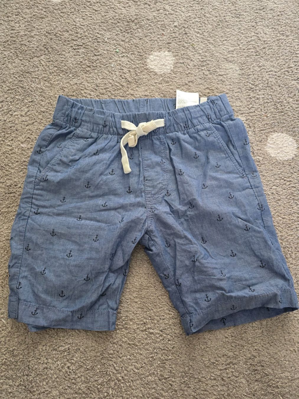 H&M Pantaloni: Kurze Hose H&M Gr 104 – Usato da Uetendorf venduto da baumstamm3