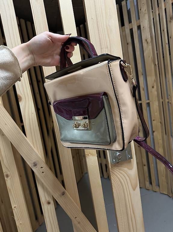 Borse da donna: Schöne Lacktasche  – Usato da Luzern venduto da VStore 3
