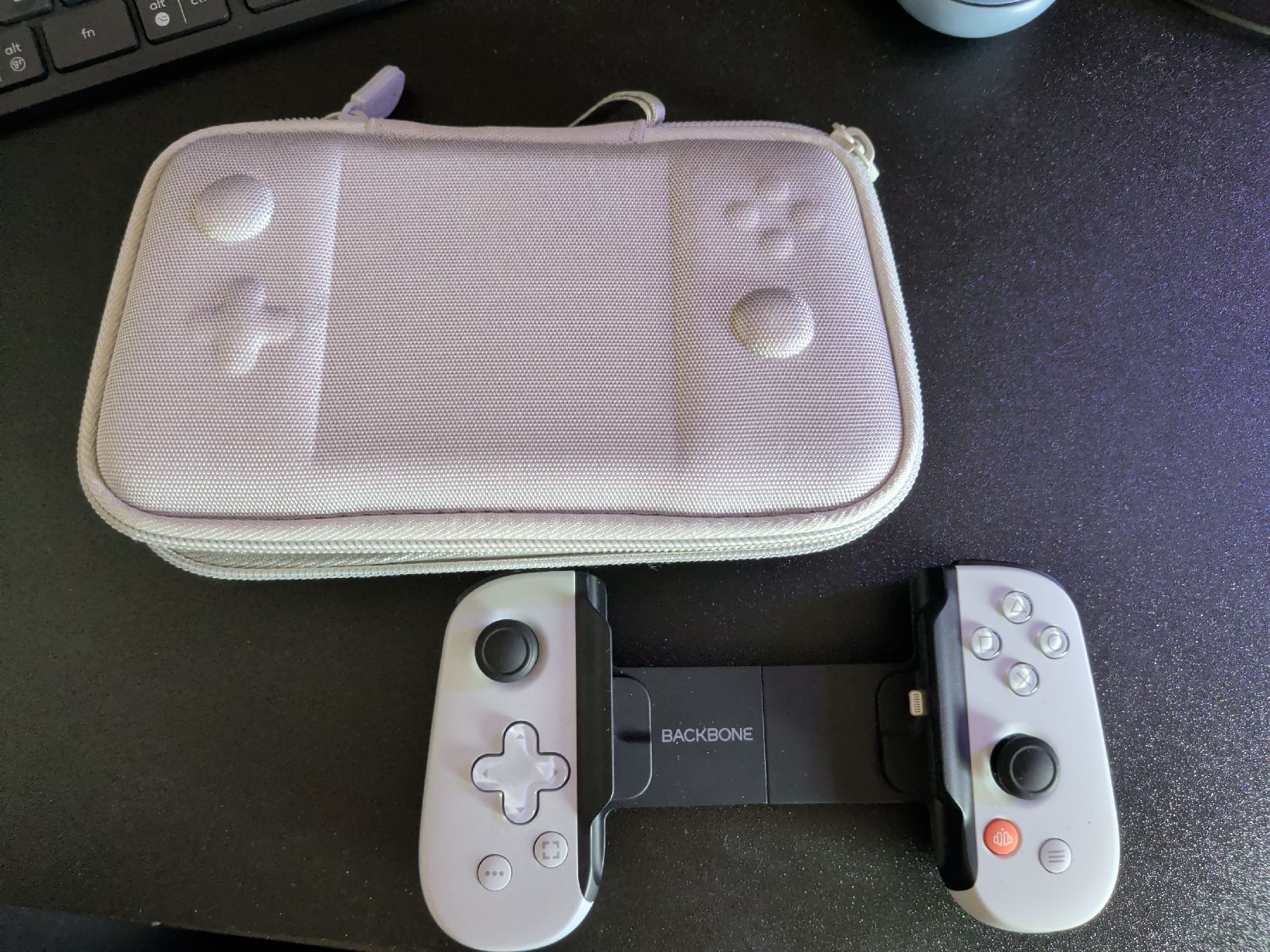 Controller: Backbone One Mobile Gaming Controller mit Case  – Usato da Römerswil LU venduto da Miss_Bambina