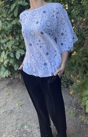 Camicetta👌Viscosa  bianca fantasia floreale👌tgM/L-vacanze