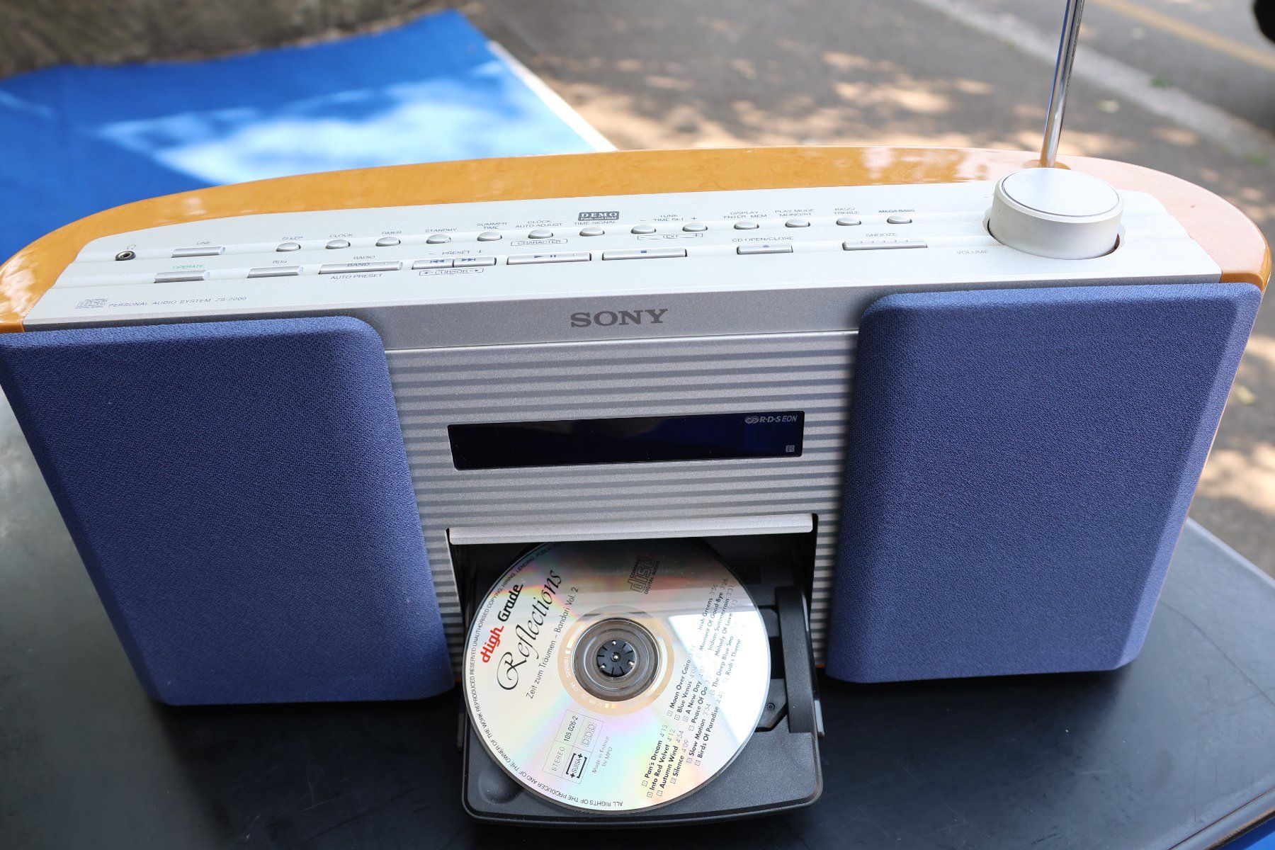Sony Radios: Sony Z 2000 – Gebraucht aus Benglen von Disney5