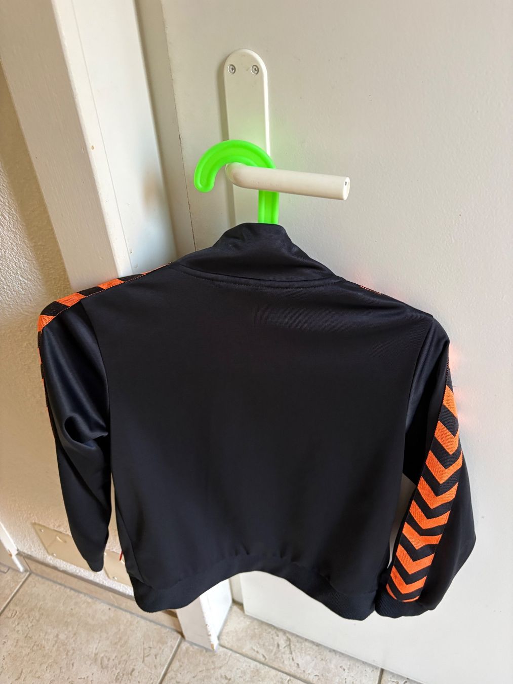 Jacken: Trainingsjacke Kinder 140 – Gebraucht aus Belp von mikemaru 1