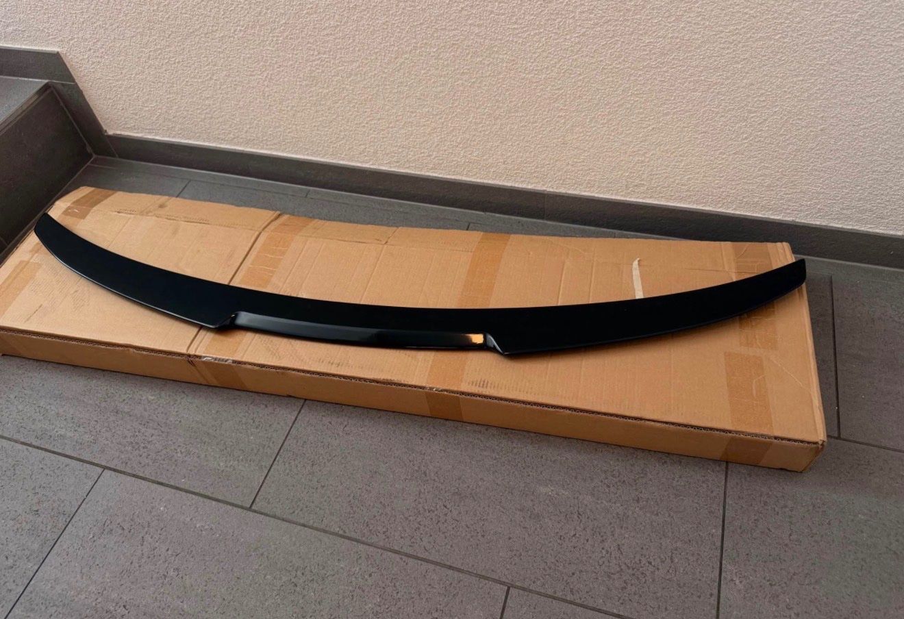 BMW Toutes les pièces auto: BMW M2 HECKLIPPE SPOILER M4 OPTIK SCHWARZ GLANZ – D'occasion à Gossau SG par cloud9 2