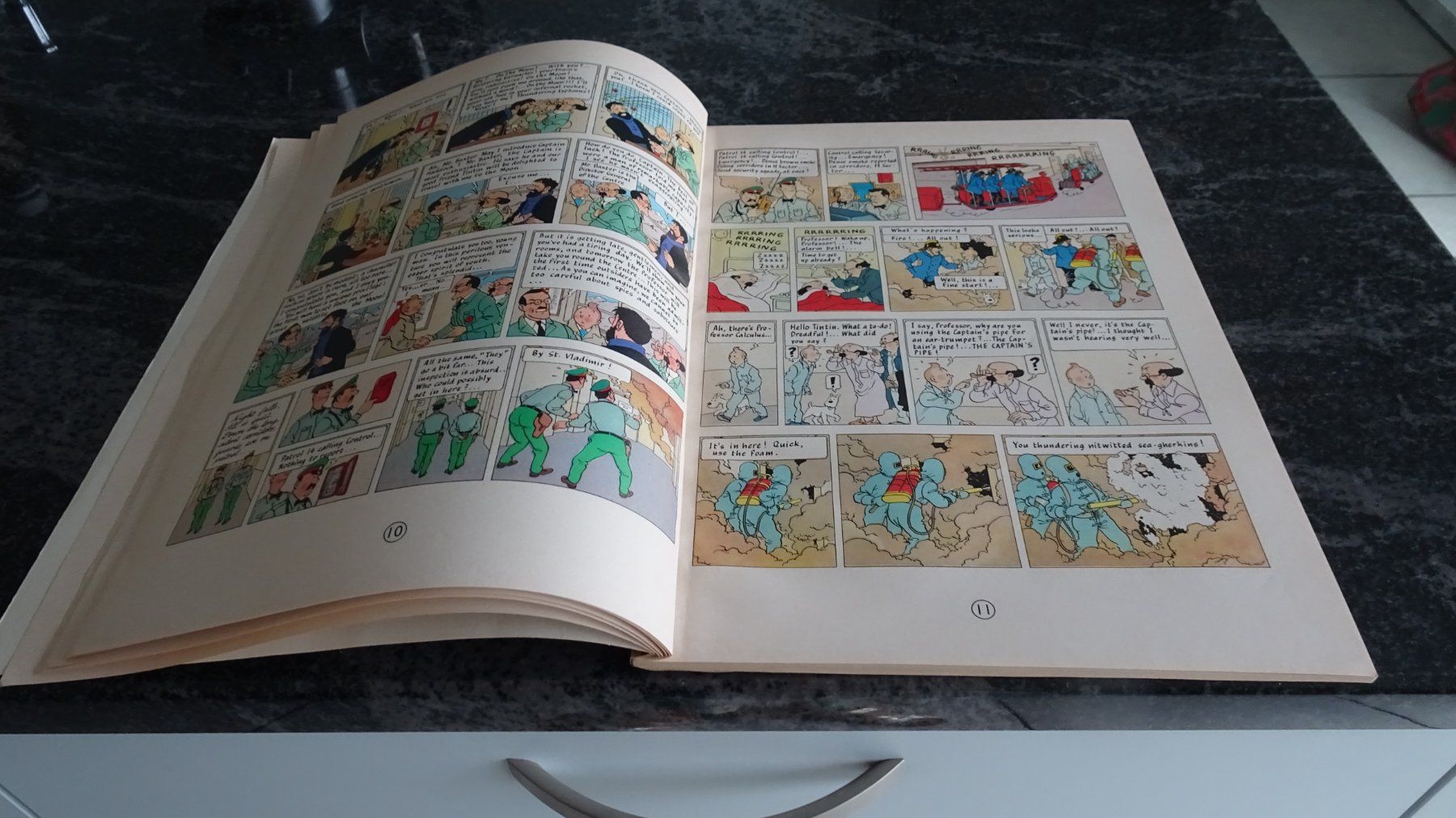 Fumetti: TINTIN DESTINATION MOON ENGLISCH – Usato da Zürich venduto da Roulet 2