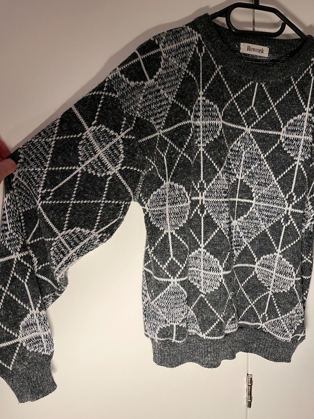 Maglioni & Felpe: Rework Vintage Strickpulli grau weiss oversized – Usato da Gümligen venduto da blackberrys 1